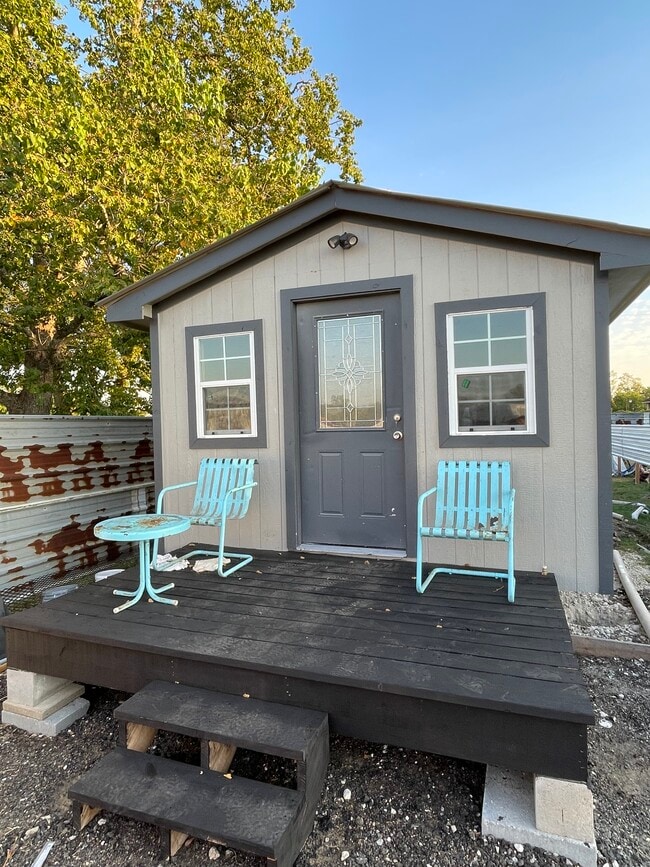 Front door and porch - 4217 County Road 305B