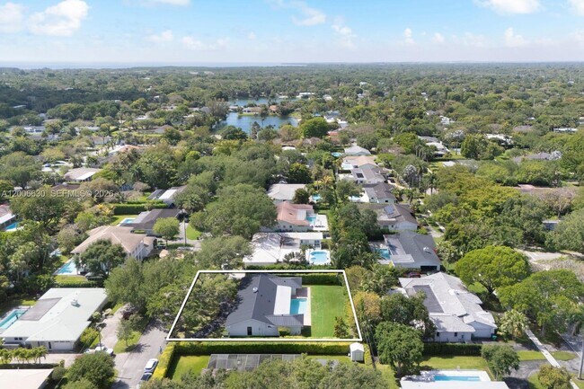 Building Photo - 13050 SW 71st Ave