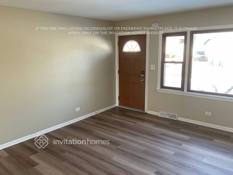 Building Photo - 439 W Lake Park Dr