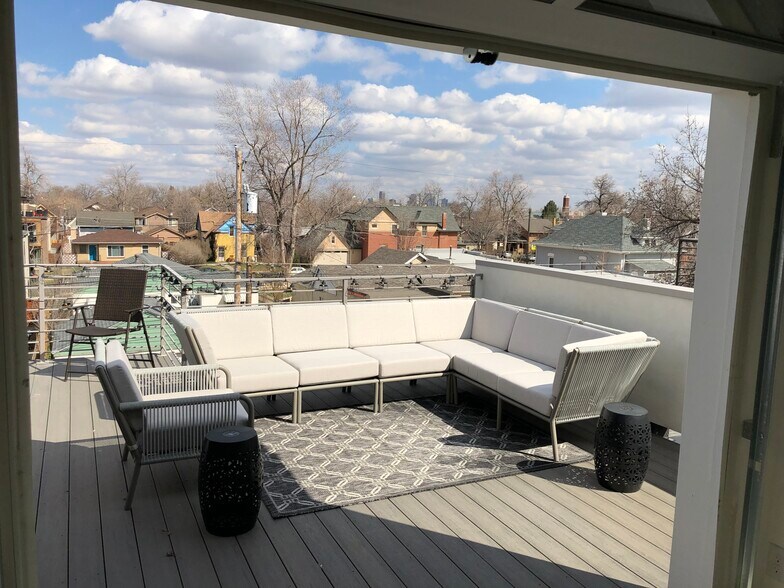 Building Photo - 3528 Stuart St