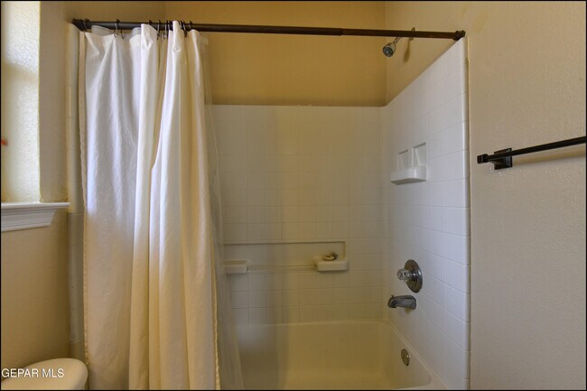 Building Photo - 683 Teichelkamp Dr