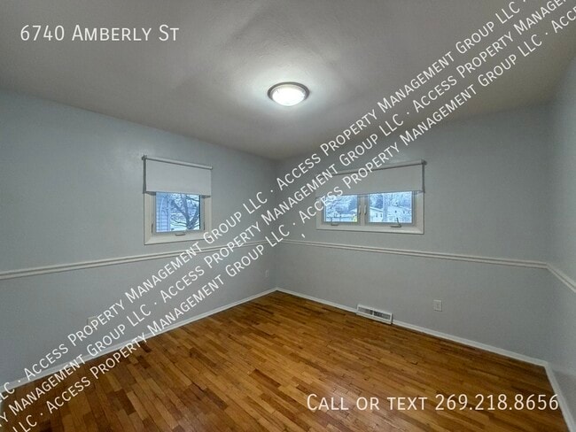 Building Photo - 6740 Amberly St