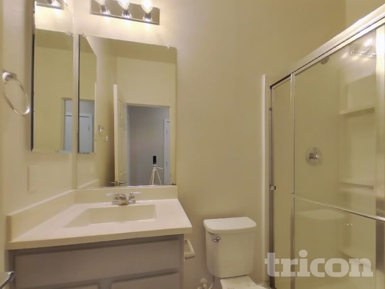 Building Photo - 2638 E Danbury Rd