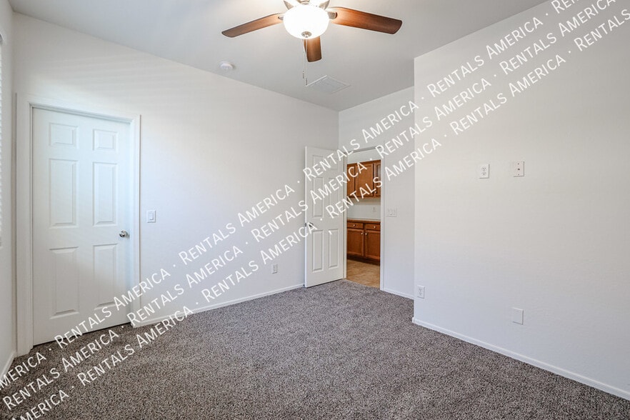 Building Photo - 6946 W Harwell Rd