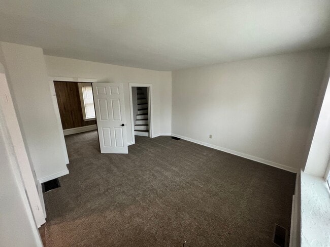 Building Photo - 701 Roosevelt Ave