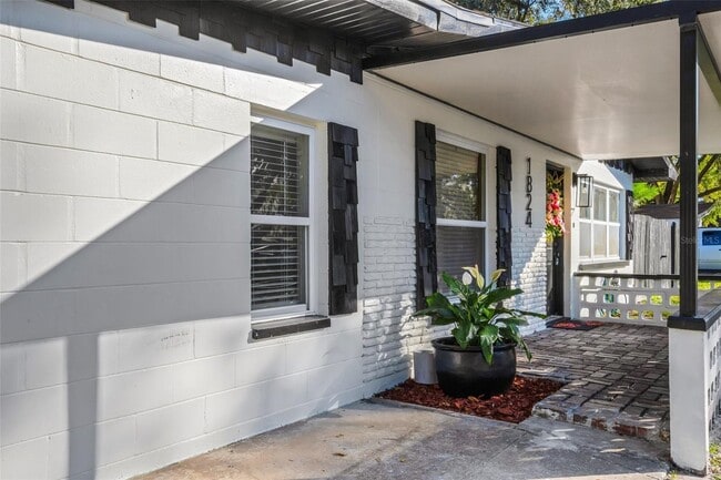 Building Photo - 1824 Roanoke Ave