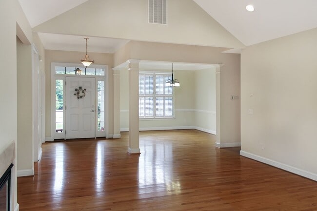 Building Photo - 5 Bedroom with Elevator