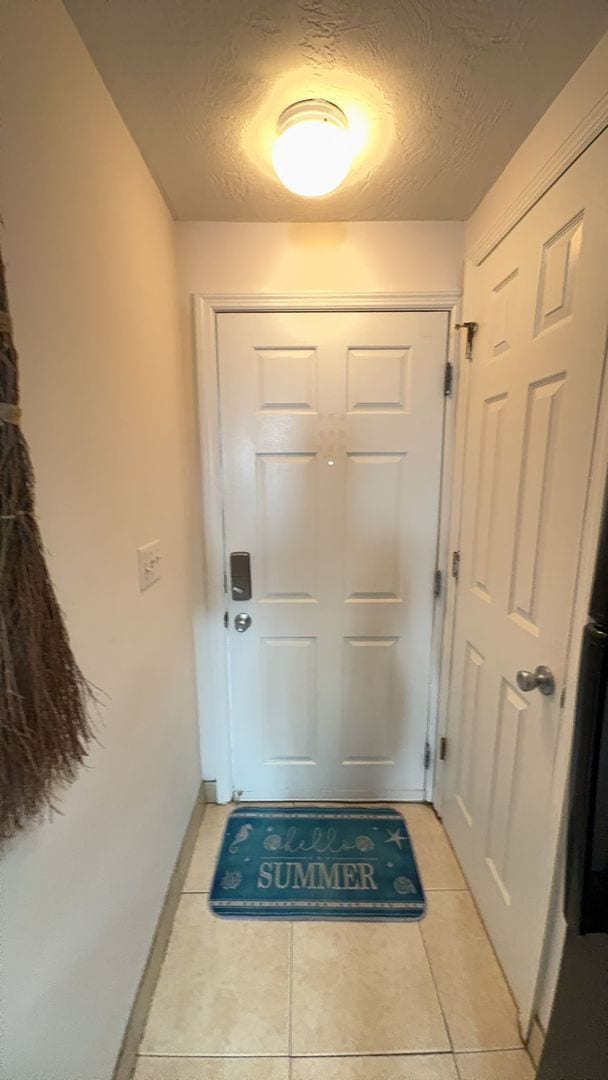 Building Photo - Fully Furnished One Bedroom Long Term Beac...