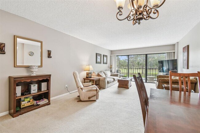 Building Photo - 2700 Cove Cay Dr