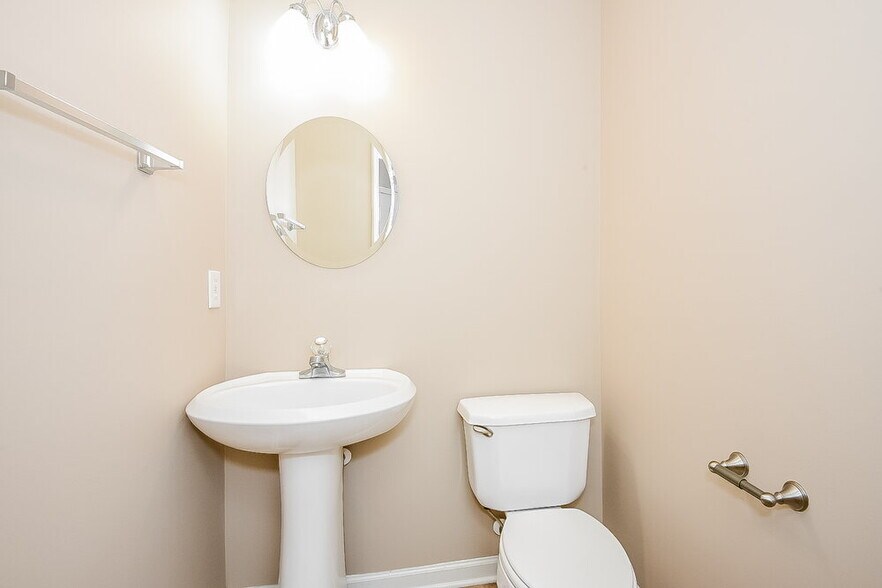 Building Photo - 934 Gardenia Curve