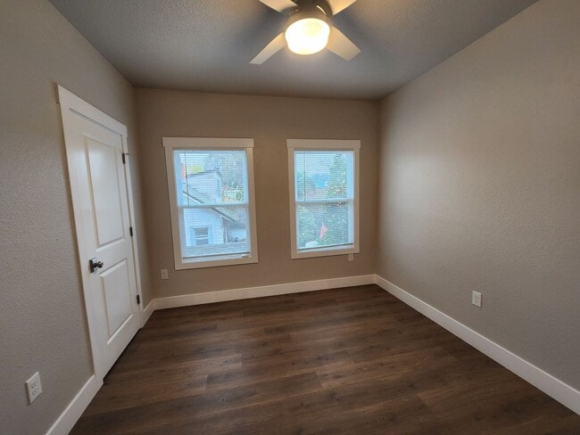 Building Photo - 845 9th Ave