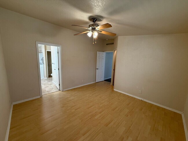 Building Photo - Move In Ready - Spacious Manufactured Home in Foothills!