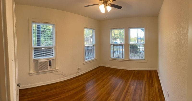 Building Photo - 401 W Lynwood Ave