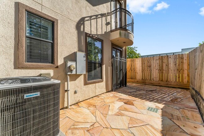 Building Photo - 9910 Orchard Ct