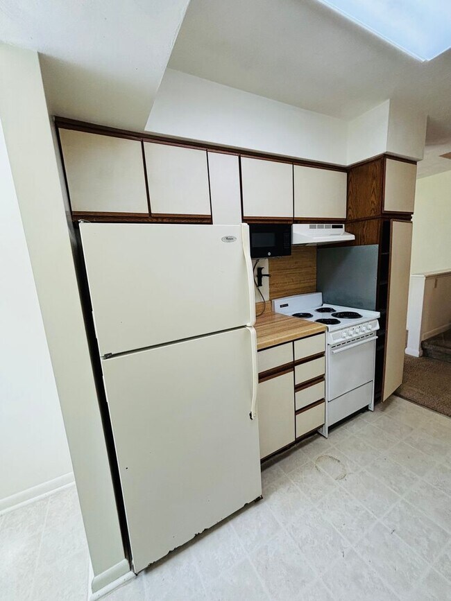 Building Photo - 507 Sunridge Dr
