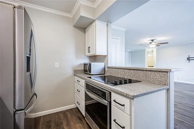 Building Photo - 1000 East Ave