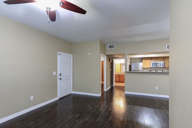 Building Photo - 2 Bedroom, 1st Floor Condo In Gated Community