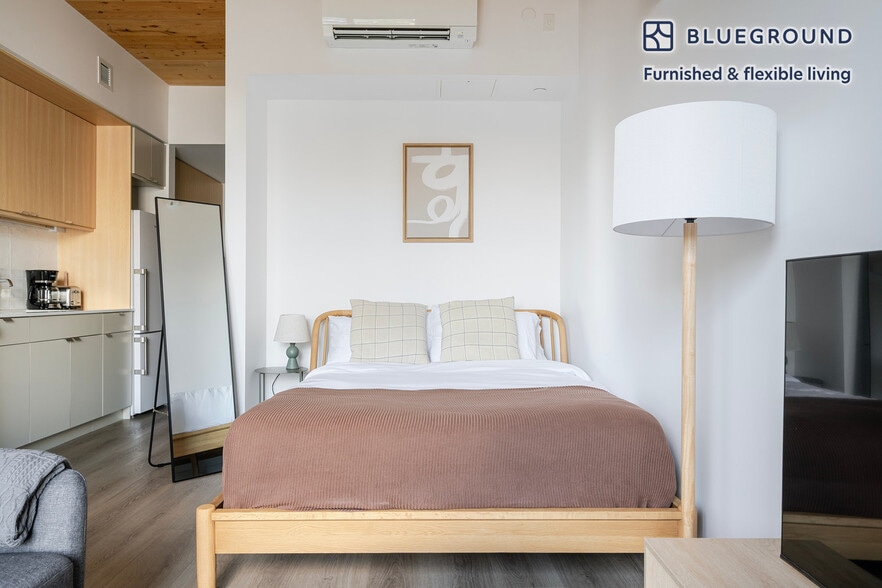 Building Photo - 154 Broadway