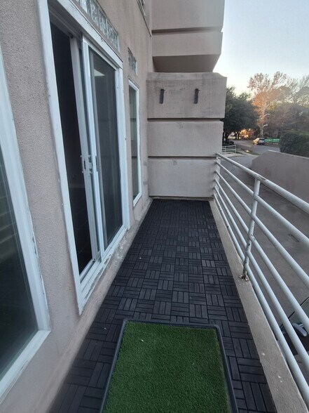 Building Photo - 4040 Avondale Ave