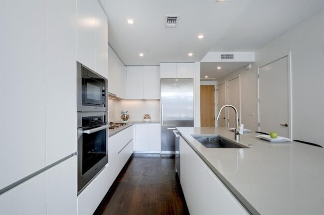 Building Photo - 501 West Ave