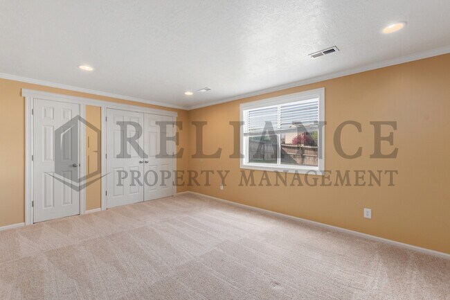 Building Photo - 5911 Hartford Dr