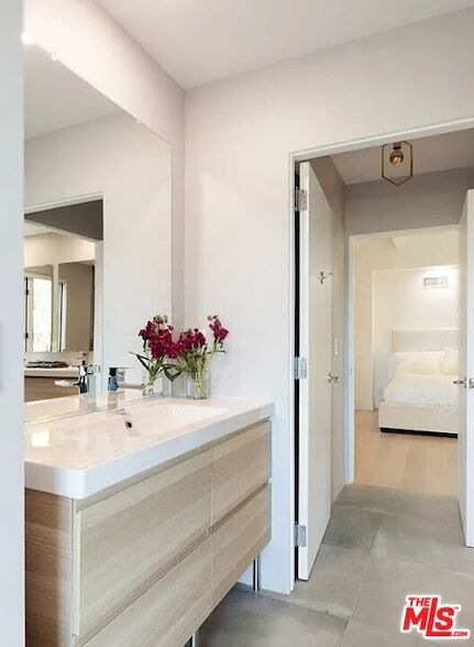 Building Photo - 2528 Westridge Rd