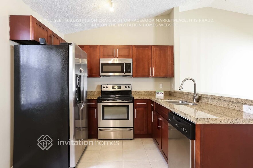 Building Photo - 9913 NW 9th Ct