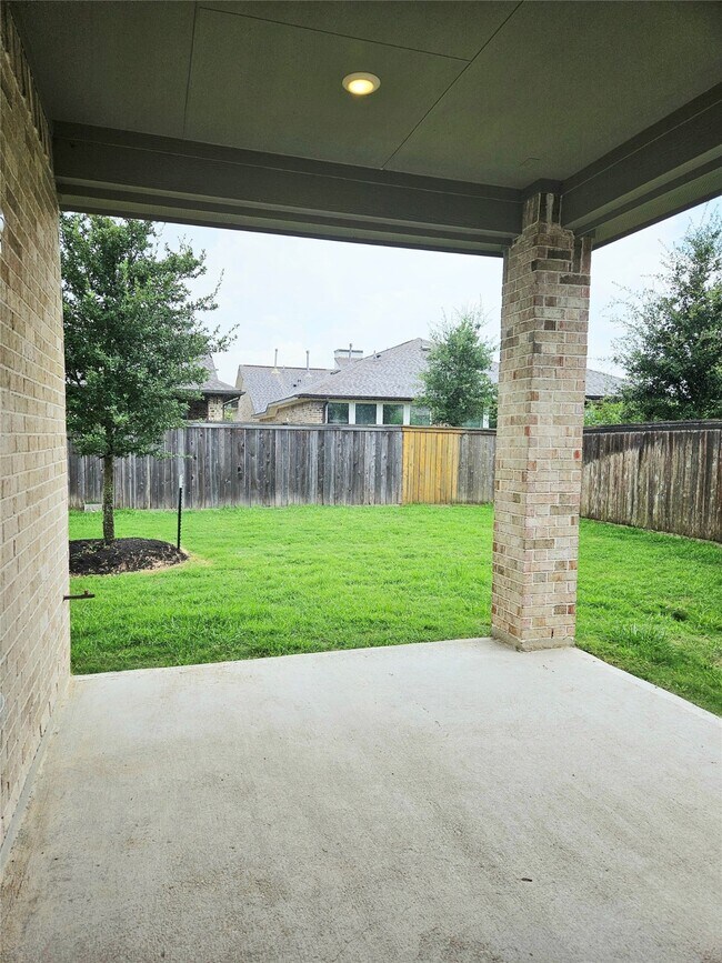Building Photo - 15822 Pilot Knob Dr