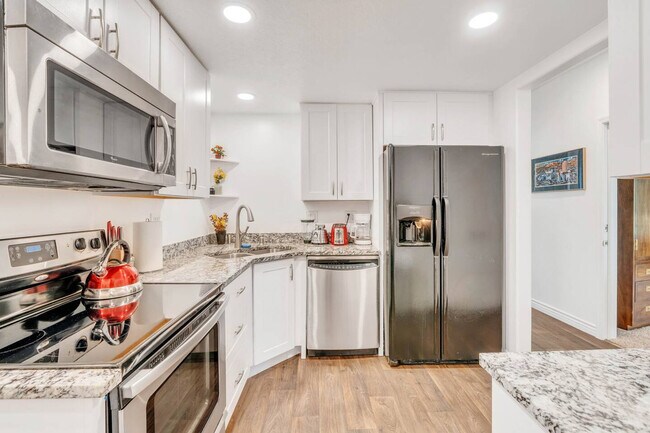 Building Photo - 12067 Lampton View Dr