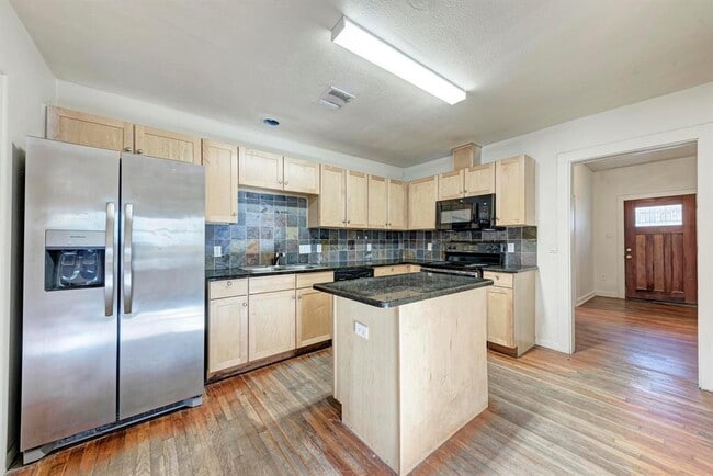 Building Photo - 3106 King St