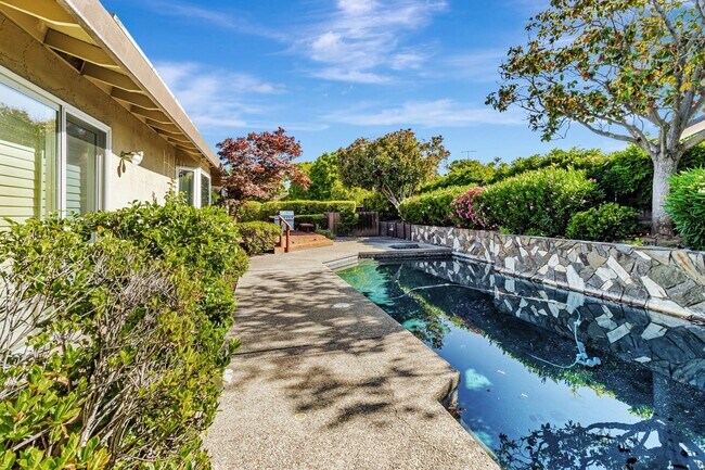Building Photo - Spacious Saratoga Home with Great Outdoor ...