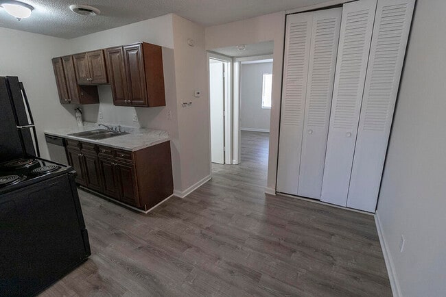 Building Photo - 801 N Ann St