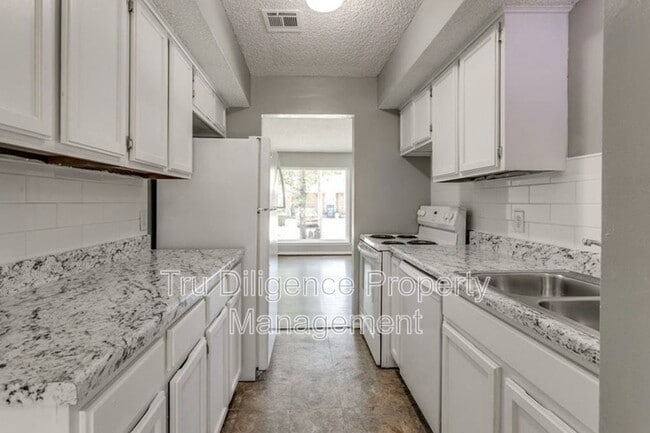 Building Photo - 210 Kathleen Dr