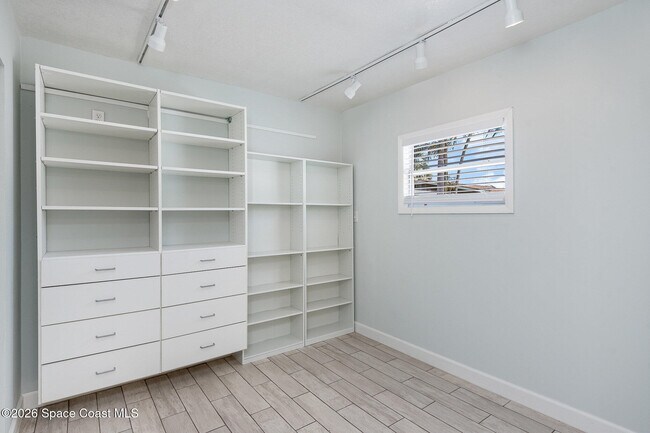 Building Photo - 705 3rd Ave