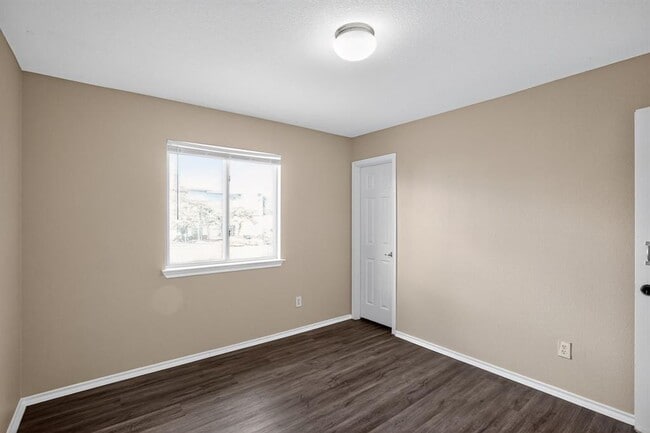 Building Photo - 1516 Anise Dr