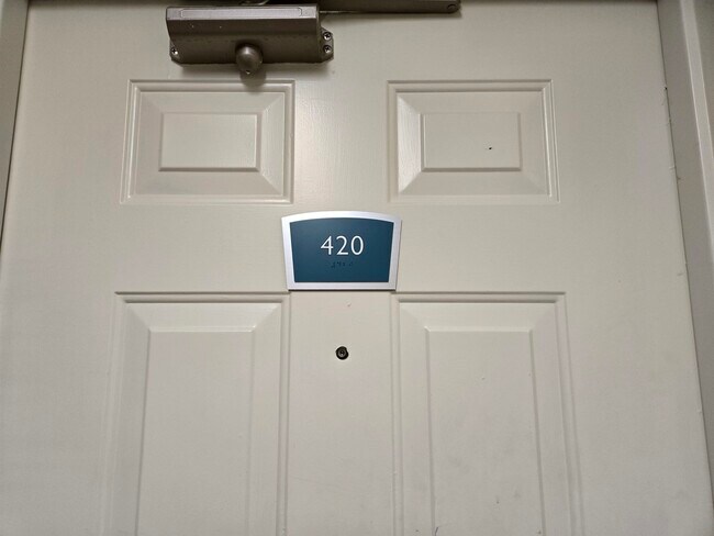 Building Photo - 4 Midhurst Rd