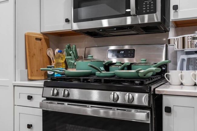 Building Photo - 1676 Raynell Way