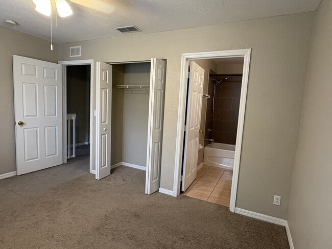 Building Photo - 2/2.5 Townhome in Fort Myers for Rent