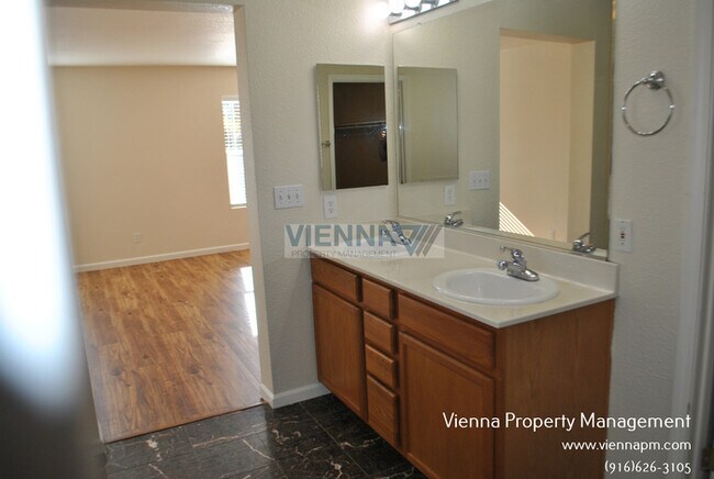 Building Photo - House for Rent in Natomas!
