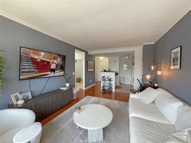 Building Photo - 300 Mamaroneck Ave
