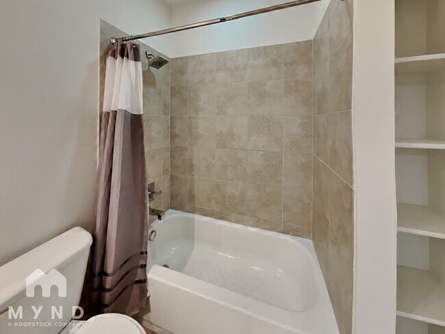 Building Photo - 4040 N Hall St