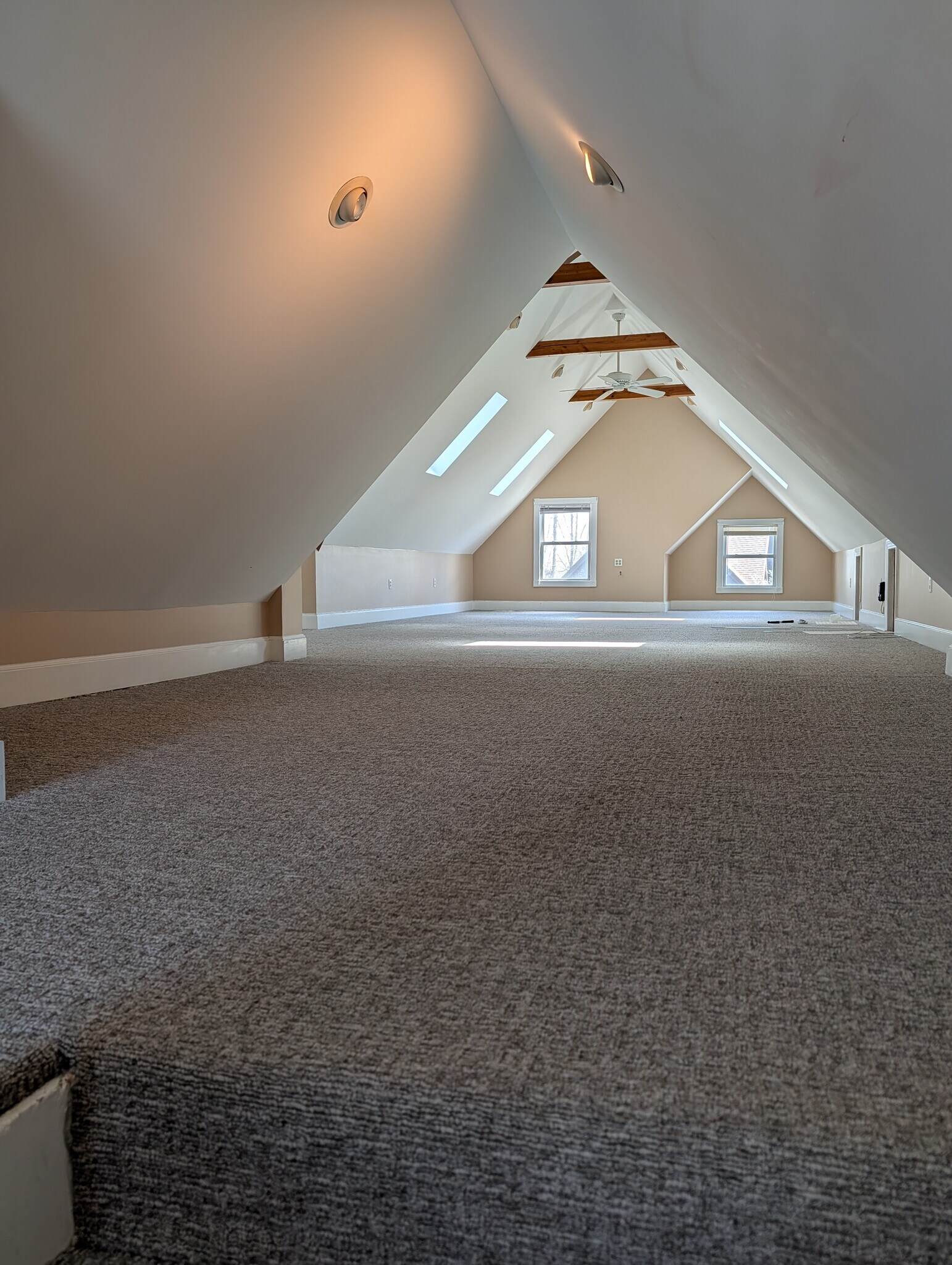 Building Photo - 10 Reservoir St