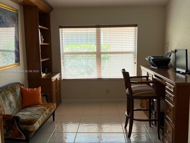 Building Photo - 10566 Sunset Isles Ct