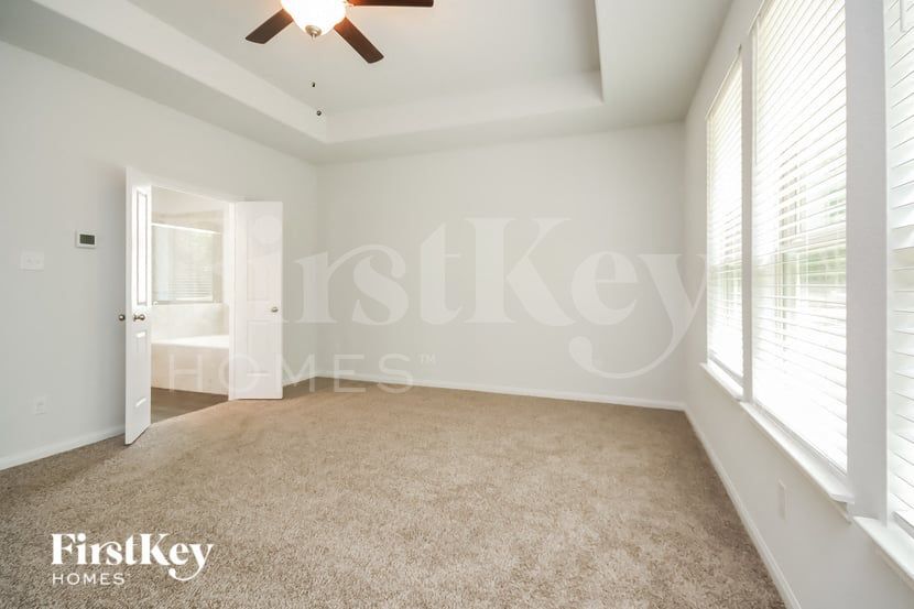 Building Photo - 119 Lk Wy Cir