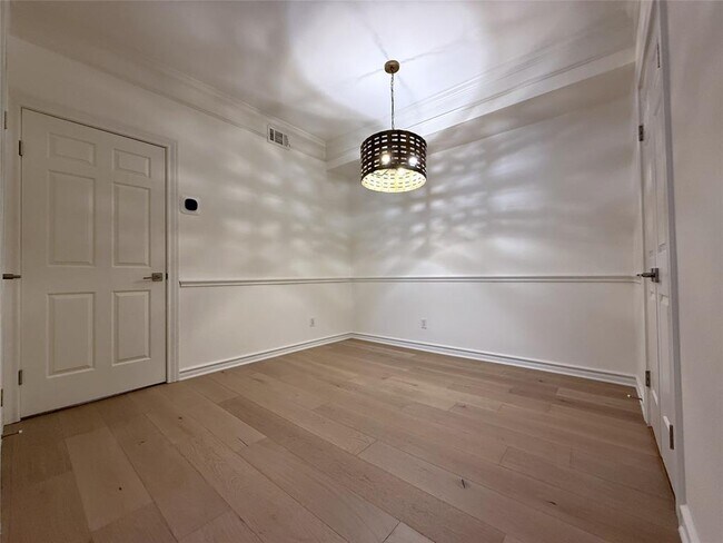 Building Photo - 2700 Revere St