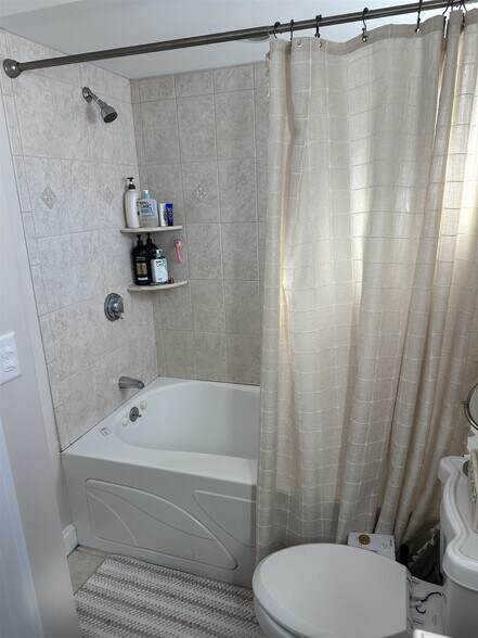 Building Photo - 11 Winthrop Ct