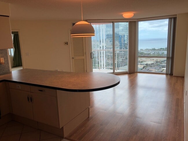 Building Photo - One Archer Lane! 2/2/2 - Incredible Views!