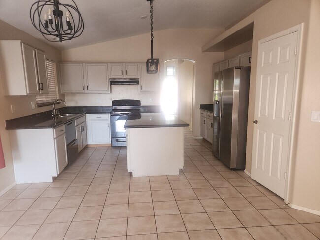 Building Photo - Spacious Home with Mountain views Near Downtown
