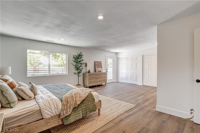 Building Photo - 2685 S Tenaya Way