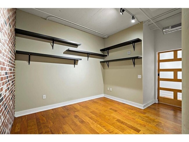 Building Photo - 2929 Chicago Ave